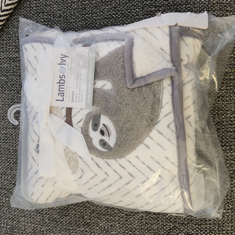 Sloth Blanket - Picture 2 of 3